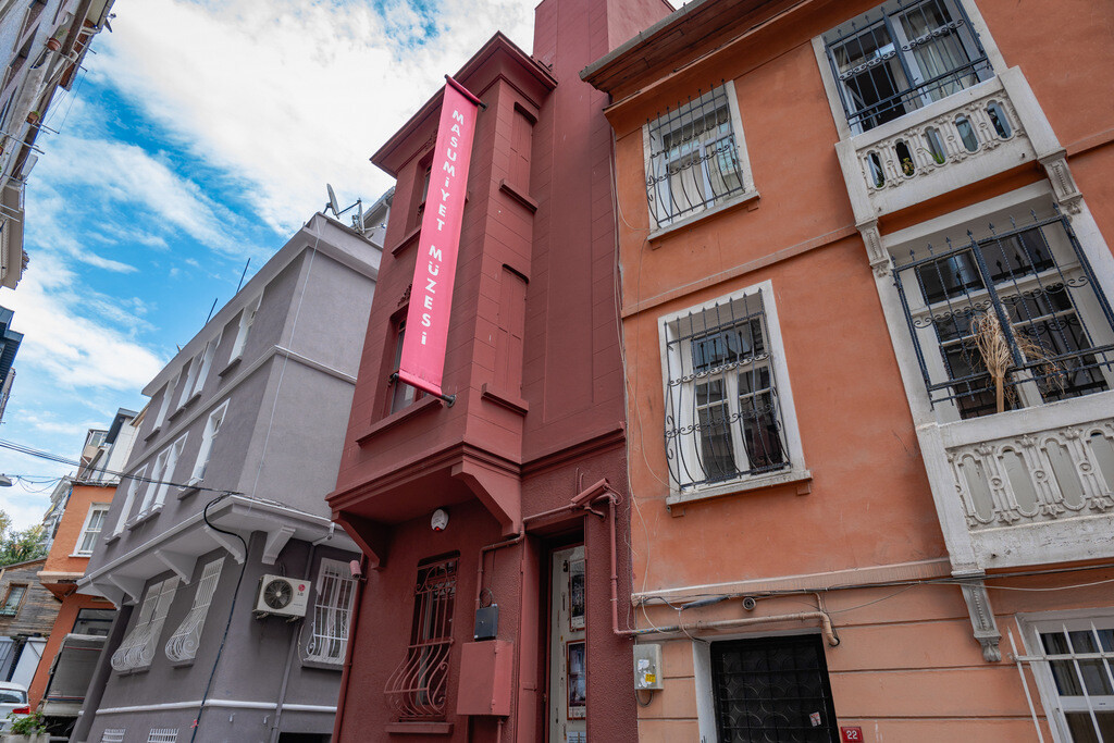 Masumiyet Müzesi Beyoğlu ilçesindeki Cihangir semtinde Çukurcuma Caddesinde konumlanıyor